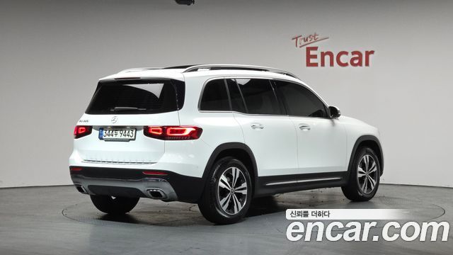 Mercedes-Benz GLB-Class GLB220
