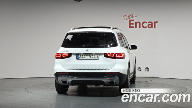 Mercedes-Benz GLB-Class GLB220