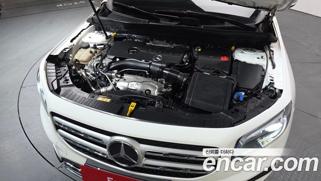 Mercedes-Benz GLB-Class GLB220