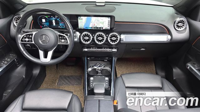 Mercedes-Benz GLB-Class GLB220