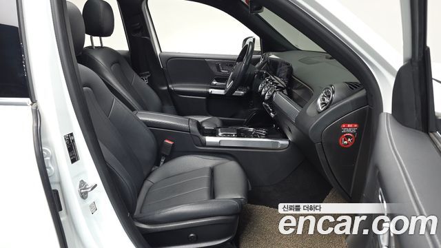 Mercedes-Benz GLB-Class GLB220