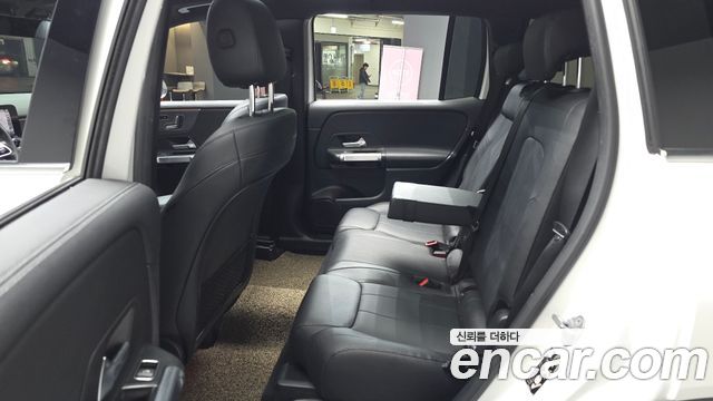 Mercedes-Benz GLB-Class GLB220