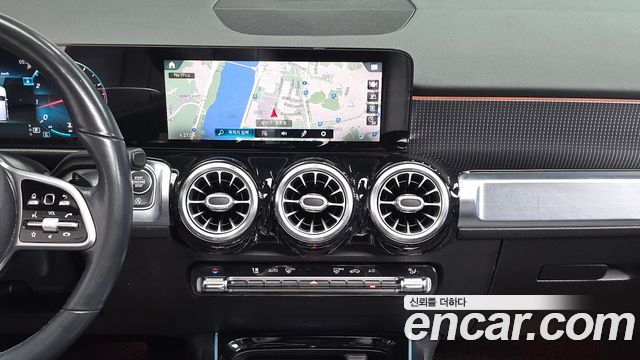 Mercedes-Benz GLB-Class GLB220