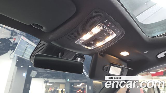 Mercedes-Benz GLB-Class GLB220