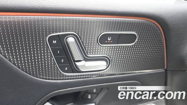 Mercedes-Benz GLB-Class GLB220