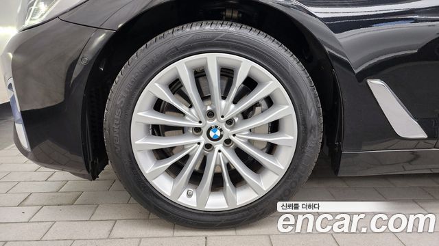 BMW 5-Series 530i Luxury