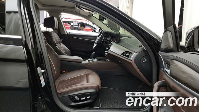BMW 5-Series 530i Luxury