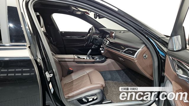 BMW 7-Series M760Li xDrive