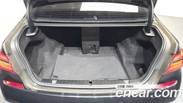 BMW 7-Series M760Li xDrive