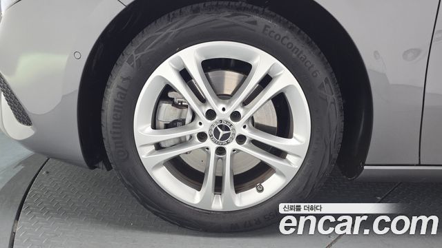 Mercedes-Benz A-Class A220 Hatchback