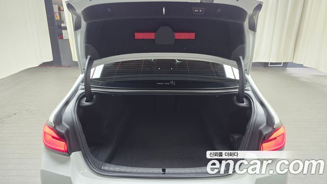 BMW 5-Series 523d M Sport