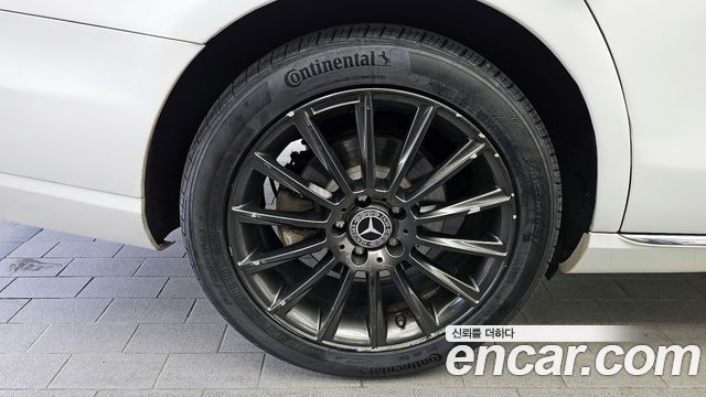 Mercedes-Benz E-Class E220d Avantgarde