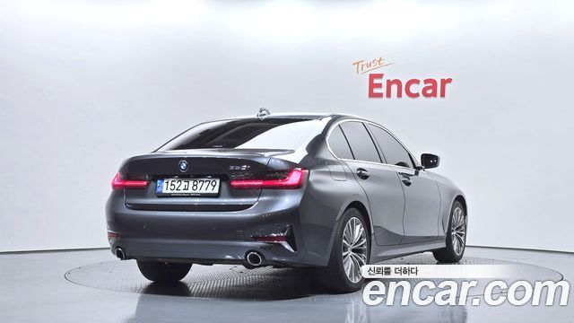 BMW 3-Series 320i Luxury