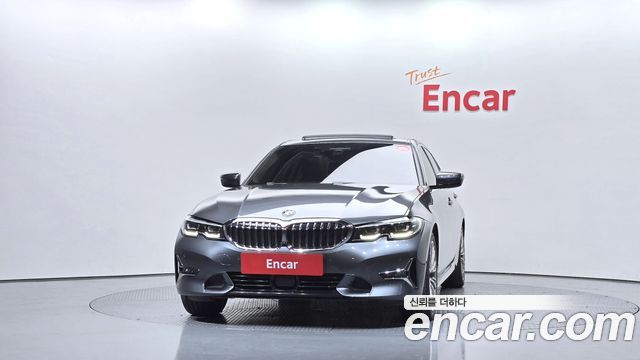 BMW 3-Series 320i Luxury