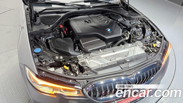BMW 3-Series 320i Luxury
