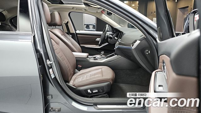 BMW 3-Series 320i Luxury