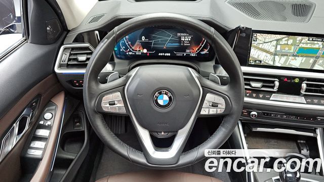 BMW 3-Series 320i Luxury