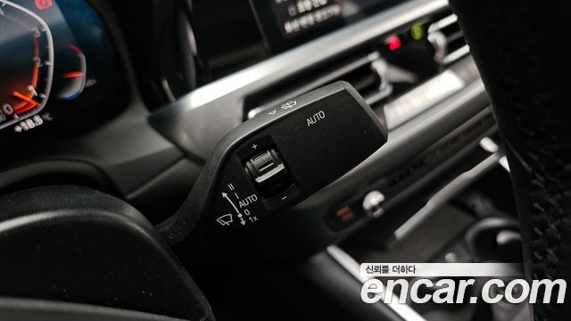 BMW 3-Series 320i Luxury