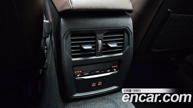 BMW 3-Series 320i Luxury