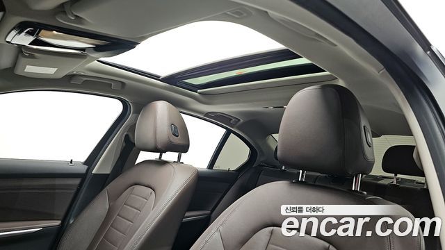 BMW 3-Series 320i Luxury
