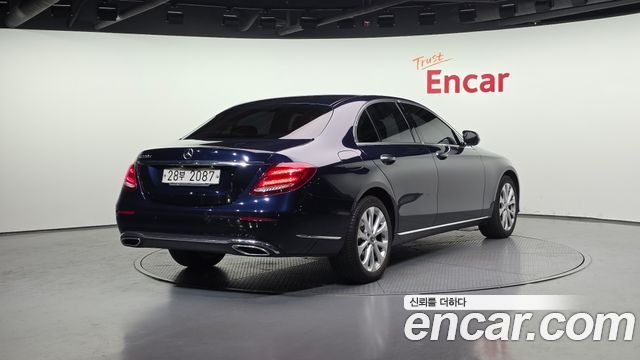 Mercedes-Benz E-Class E220d Exclusive