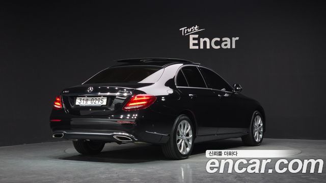 Mercedes-Benz E-Class E300 4MATIC Exclusive
