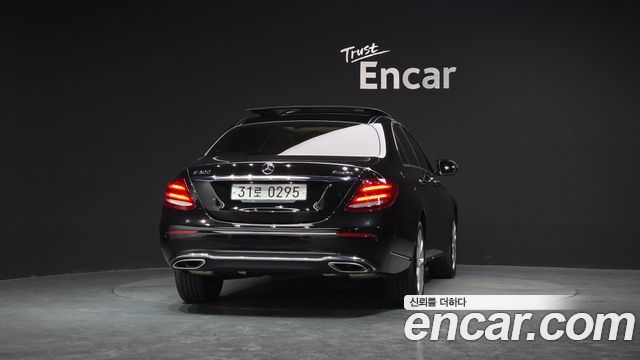 Mercedes-Benz E-Class E300 4MATIC Exclusive