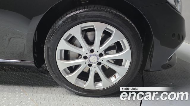 Mercedes-Benz E-Class E300 4MATIC Exclusive