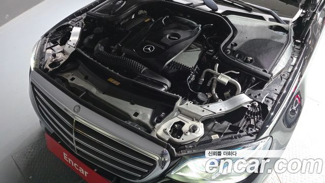 Mercedes-Benz E-Class E300 4MATIC Exclusive