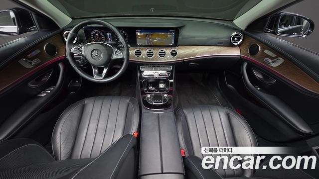 Mercedes-Benz E-Class E300 4MATIC Exclusive
