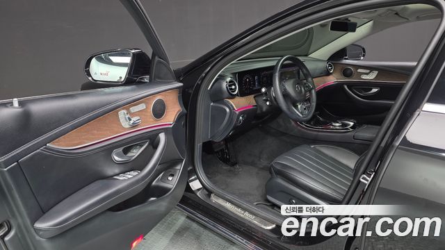 Mercedes-Benz E-Class E300 4MATIC Exclusive