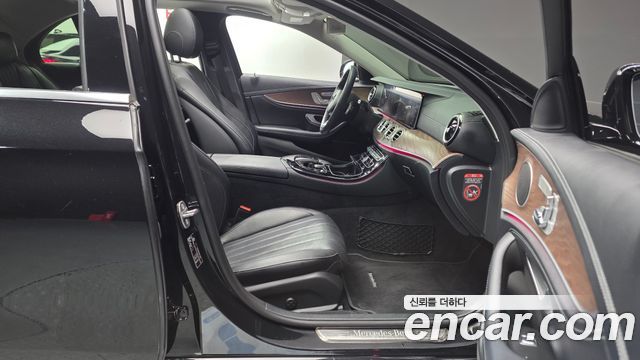 Mercedes-Benz E-Class E300 4MATIC Exclusive