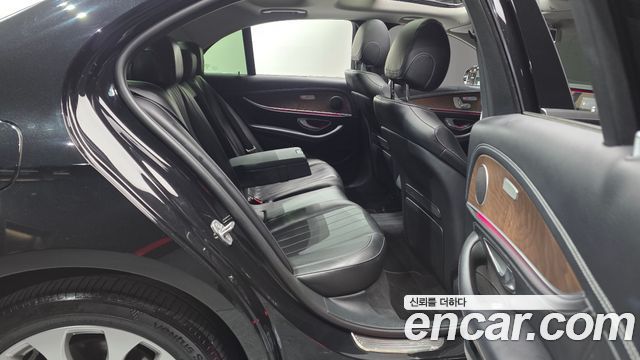 Mercedes-Benz E-Class E300 4MATIC Exclusive