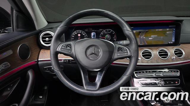 Mercedes-Benz E-Class E300 4MATIC Exclusive