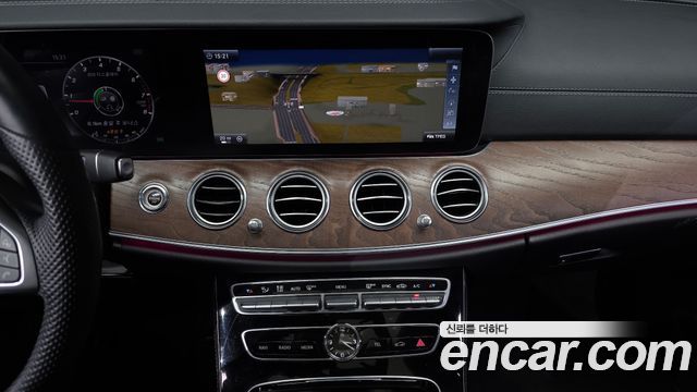 Mercedes-Benz E-Class E300 4MATIC Exclusive