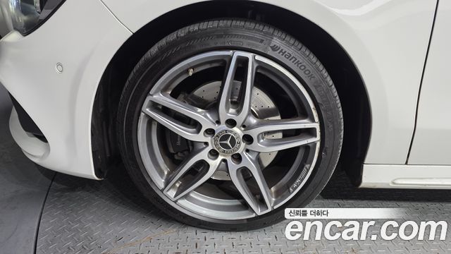 Mercedes-Benz CLA-Class CLA220 AMG Line