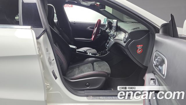 Mercedes-Benz CLA-Class CLA220 AMG Line