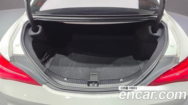 Mercedes-Benz CLA-Class CLA220 AMG Line