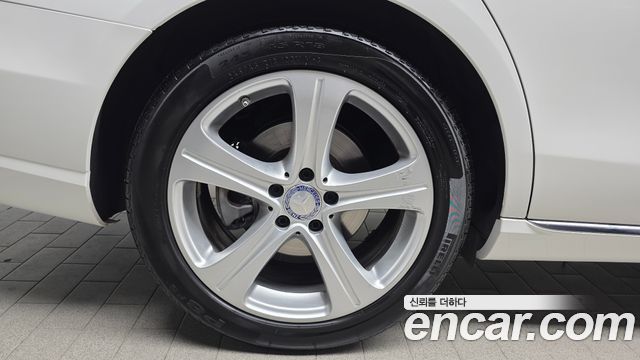 Mercedes-Benz E-Class E200 Avantgarde