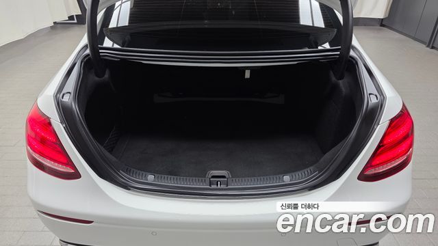 Mercedes-Benz E-Class E200 Avantgarde