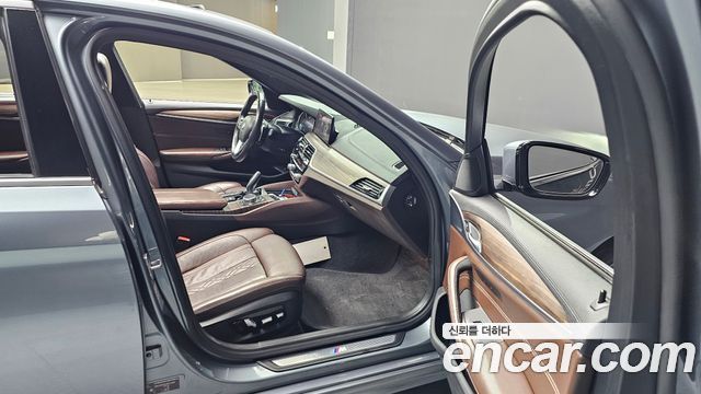 BMW 5-Series 530i xDrive M Sport Package Plus