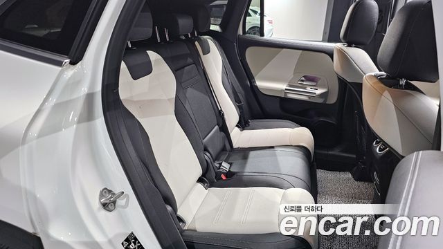 Mercedes-Benz GLA-Class GLA250 4MATIC