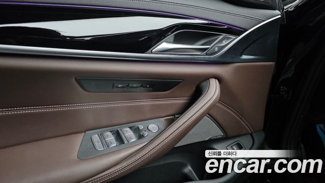 BMW 5-Series 530i Luxury