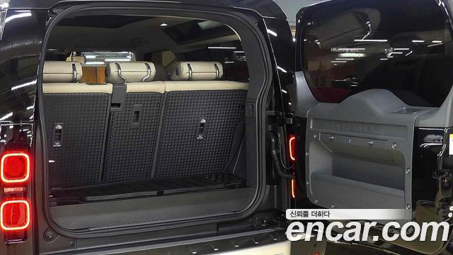 Land Rover Defender 90 D250 SE