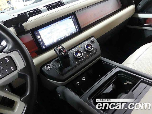 Land Rover Defender 90 D250 SE