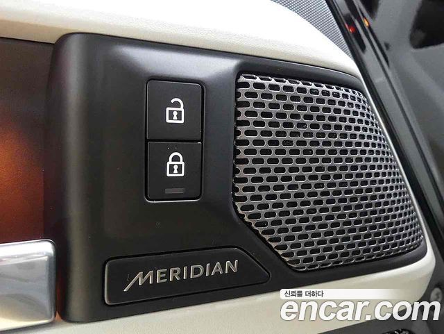 Land Rover Defender 90 D250 SE