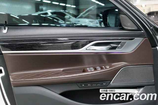 BMW 7-Series 740Li xDrive M Sport Package