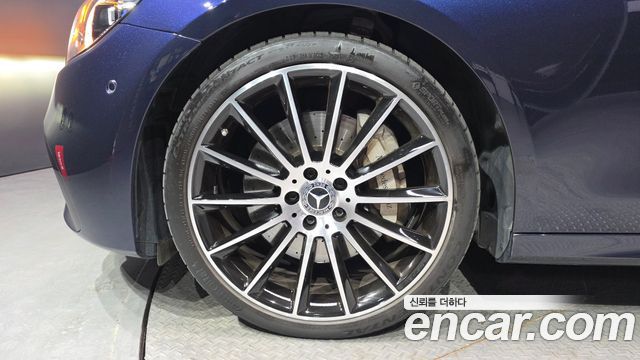 Mercedes-Benz E-Class E350 4MATIC AMG Line