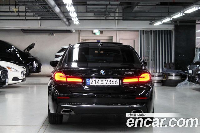 BMW 5-Series 520i Luxury