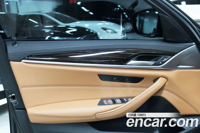 BMW 5-Series 520i Luxury